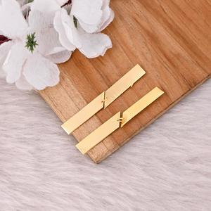 Boucles d'oreilles pendantes en laiton de qualité supérieure pour femmes, boucles d'oreilles tendance pour femmes, design unique, pièce au meilleur prix - Product Image 3