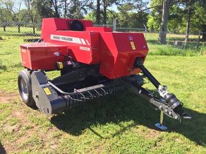 Moissonneuse-batteuse Massey Ferguson 1840 rouge, poids 5500 kg, 0-2000 heures, équipement agricole d'occasion - Product Image 3