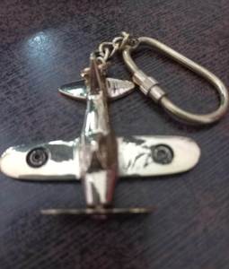 Karin by Calvin Handicraft Llavero de avión de latón antiguo con estilo Regalo de metal de estilo vintage - Product Image 3