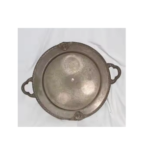 Bandeja de almacenamiento y bandeja de servicio redondas chapadas en oro de aluminio martillado moderno - Product Image 1