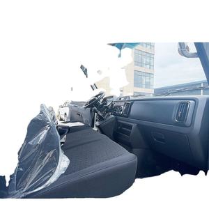 Furgoneta de Carga Pequeña con Motor Diésel Turbo de 2.5 T, Eficiente en Consumo de Combustible, Techo Bajo, 4 Asientos, Techo Panorámico, Asientos de Cuero, Automática - Product Image 3