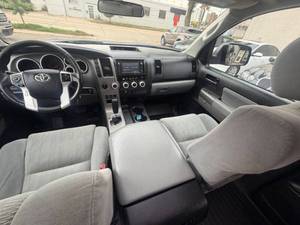 Toyota Sequoia SR5 d'occasion 2014 à bas prix à vendre - Product Image 2