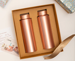 Bouteille d'eau en cuivre pur faite à la main avec surface de marteau pour l'eau bouillante - Product Image 6