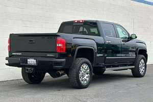 Camioneta Denali Premium 2023 Usada, Motor V8, Características de Seguridad Avanzadas, Perfecta para el Trabajo, Suministrada desde Japón - Product Image 4