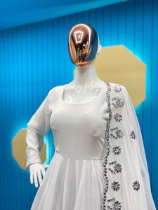 Nuevo diseñador de ropa de fiesta hermoso vestido elegante con estampado digital con dupatta Vestidos de alta calidad Vestido de tela Premium - Product Image 2