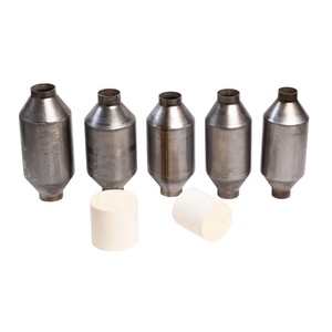 Produksi pabrik <span class=keywords><strong>2</strong></span>/<span class=keywords><strong>2</strong></span>, 5-Inch Inlet/Outlet Universal Catalytic Converter dengan pelindung panas - Product Image 2