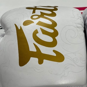 ถุงมือชกมวยไทย Fairtex Glory สีขาว หนังแท้ สำหรับฝึกซ้อม  รับสกรีนโลโก้  แบบผูกเชือก  นุ่มพิเศษ  สำหรับการฝึกซ้อม - Product Image 5