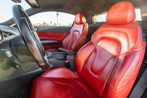 PRÊT À ÊTRE EXPÉDIÉ RHD/LHD 2009 AU-DI R8 COUPE BOÎTE DE VITESSES MANUELLE 6 VITESSES INTÉRIEUR ROUGE EXCLUSIF AUDI - Product Image 4