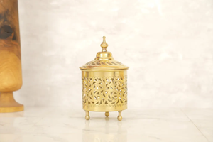Quemador de incienso de latón elegante ecológico con tono dorado, ideal para hogares religiosos y áreas de meditación pacíficas - Product Image 2