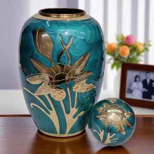 Urna artesanal para cenizas humanas | Recuerdo conmemorativo Premium | Caja de urna de latón para adultos Premium - Product Image 3