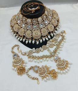 Conjunto de Collar y Aretes de Aleación Chapada en Oro Antiguo con Kundan y Cuarzo, Estilo Religioso Tradicional, para Bodas, Fiestas y Regalos de Aniversario - Product Image 1