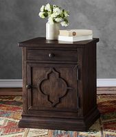 Table de chevet contemporaine en bois massif de chêne indien, avec une porte et un tiroir, finition teck clair