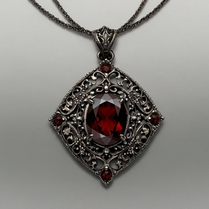 Mặt dây chuyền nhà thờ Gothic sang trọng mạ bạch kim, chạm khắc tinh xảo, trang sức cao cấp, món đồ trang sức nổi bật - Product Image 1