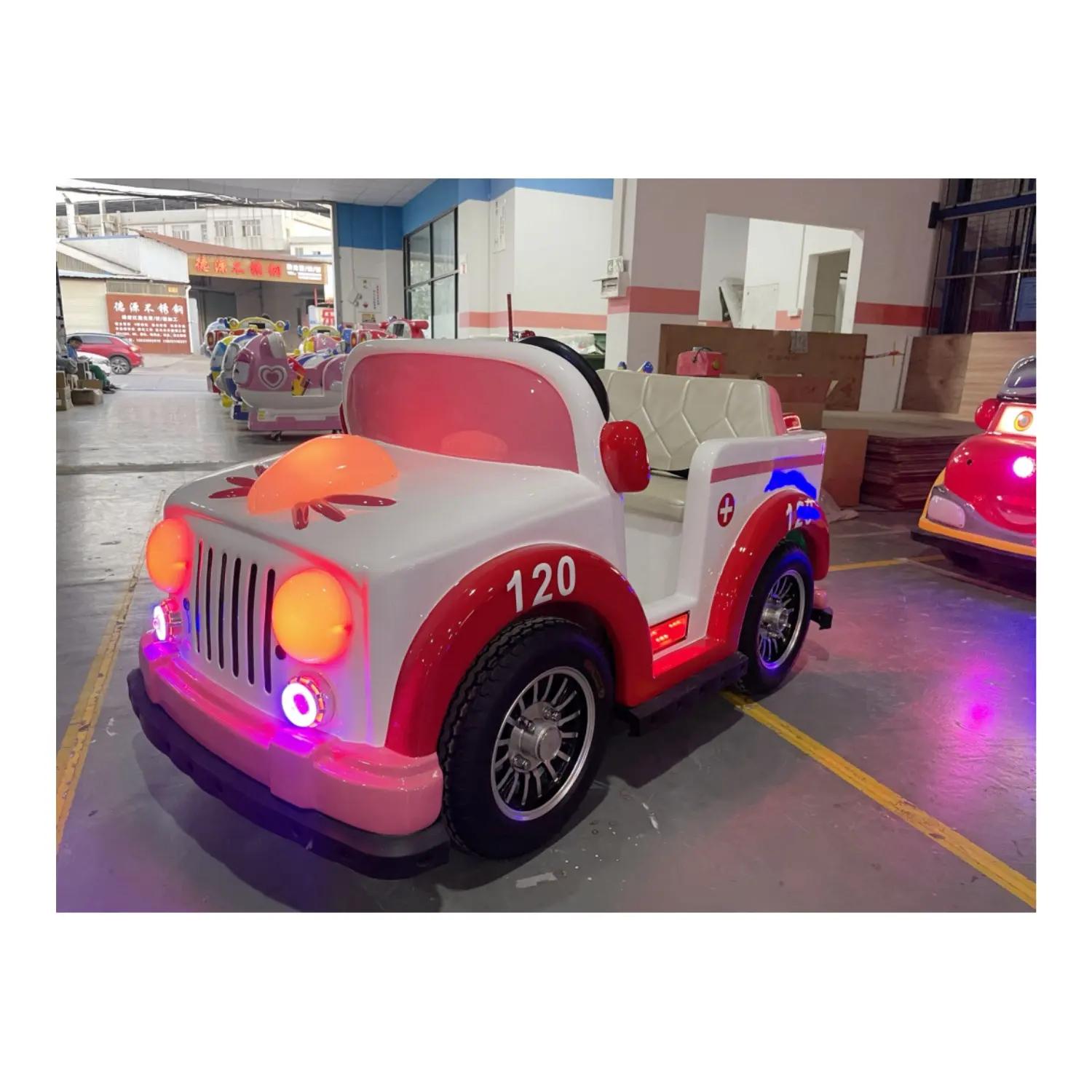 Happy Car luna Park Ride con paraurti ricaricabile a batteria i bambini viaggiano sull'auto