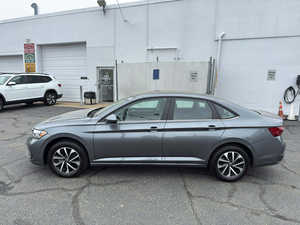 2024 para S FWD Automático, Volante a la Izquierda, Interior Oscuro, Neumáticos R18, Asientos de Tela, Automático Inteligente, En Buen Estado - Product Image 5