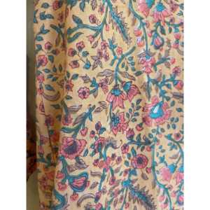 Chemise en mousseline Liberty Floral Meadow avec imprimé floral bois de santal - Product Image 2