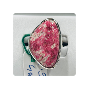 Anillo de diamantes de thulita natural en línea, venta al por mayor, anillo de piedras preciosas de plata esterlina para boda o compromiso en India - Product Image 1