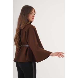 Poncho café à bouton unique pour femme avec ceinture – Manteaux pour femme en gros - Product Image 2