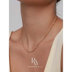 Ciondolo Rubino Rosso Placcato Oro 18K, Collana con Zirconia Ovale Anti-ossidazione, Regalo con Perline Arcobaleno e Motivo a Forma di Auto, Pietra Principale in Perla - Product Image 4