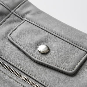 Veste de motard en cuir de mouton faite à la main pour hommes usine OEM fournisseur de gros vêtements d'extérieur chauds et durables élégants vêtements de moto à l'avant - Product Image 5