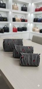 ชุดกระเป๋าใส่เครื่องสำอางแบบควิลท์สีดำ 3 ชิ้น, กระเป๋าใส่เครื่องสำอางพิมพ์ลายบล็อก, กระเป๋าเครื่องสำอาง - จัดส่งฟรี - Product Image 3