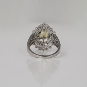 Anillo de Compromiso de Oro Sólido de 18K con Diamante Cultivado en Laboratorio con Corte Pera Amarillo, Doble Halo, Certificado IGI, Anillo de Regalo de Compromiso con Diamante - Product Image 6