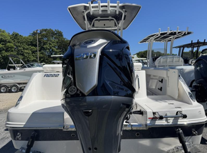 เรือ Robalo R222 รุ่นใหม่ ปี 2025 รับประกัน 3 ปี ผลิตในสหรัฐอเมริกา - Product Image 2