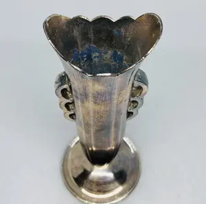 Vase à fleurs en fer forgé fait main, design côtier, éco-responsable, vase de table, décoration de luxe, intérieurs contemporains, design haut de gamme - Product Image 2