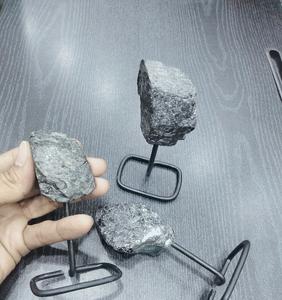 Tourmaline noire en cristal brut naturel petit ornement standard pour la maison décoration Fengshui pour support de table SohaAgate - Product Image 1