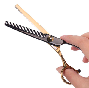 กรรไกรตัดผมสแตนเลสสตีลคุณภาพสูงกรรไกรตัดผมมืออาชีพปรับแต่งโลโก้ได้ตามต้องการสีดำทอง - Product Image 3