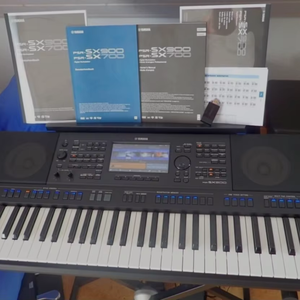 Teclado Arreglador Digital Sharp Deal PSR SX900 en Perfecto Estado Disponible para la Venta - Product Image 1