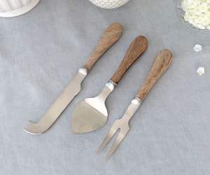 Ensemble classique de serveurs à gâteaux en métal poli en acier inoxydable conçu pour une utilisation durable lors de réunions de famille ou de célébrations - Product Image 4