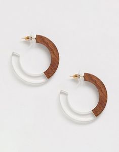 Boucles d'oreilles en forme de cœur en résine noire et blanche avec feuille d'or carrée, ronde et géométrique en bois. - Product Image 3