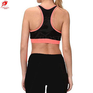 Conjunto de yoga ligero de alto rendimiento para entrenamiento de yoga en caliente, ropa deportiva de secado rápido, hecho en Pakistán. - Product Image 5