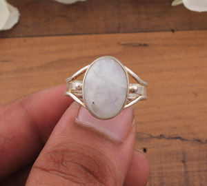 Bague solitaire classique bohème délicate en argent sterling 925 avec sertissage clos et pierre précieuse arc-en-ciel, faite à la main, unisexe, cadeau de mariage ou de fête - Product Image 1