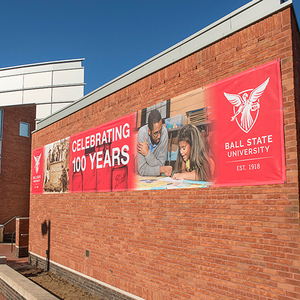 Bán buôn tùy chỉnh ngoài trời treo biểu ngữ Màn hình in ấn đầy đủ màu sắc PVC Vinyl vải in kỹ thuật số Flex biểu ngữ - Product Image 3