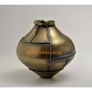 Nouveaux vases et pots à fleurs modernes et élégants en laiton et aluminium faits à la main dernière conception de vases et pots à fleurs fantaisie uniques faits à la main - Product Image 6