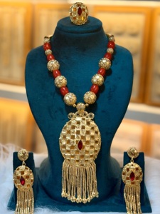 Ensemble de bijoux tendance en plaqué or 24 ct de style vintage de Dubaï pour les mariages et les fêtes - Product Image 2