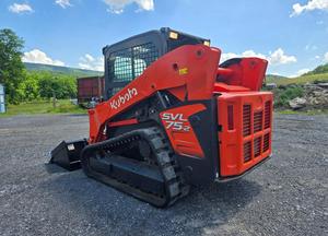 Chargeuse compacte KUBOTA SVL75-2 avec cabine EROPS, chauffage et climatisation, écran avancé avec caméra, hydraulique auxiliaire à haut débit, chargeuse sur chenilles - Product Image 3