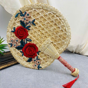 Abanicos de Mano Hechos a Mano al por Mayor de Paja de Trigo |   Abanicos de Paja Tejidos a Mano con Logotipo, Tamaño y Empaque Personalizados para Eventos, Regalos y Festivales - Product Image 1