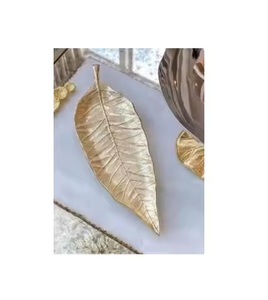 Bandeja con forma de hoja de metal y aluminio chapado en oro al por mayor para servir frutas secas y chocolate - Product Image 1