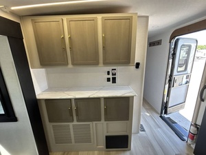 Usagé 2025 F-o-r-e-s-t R-i-v-e-r Salem Hemisphere 273RL Prêt à être expédié - Product Image 2