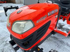 Tracteur compact Kubota BX2360 - Product Image 2