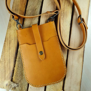 กระเป๋าใส่โทรศัพท์หนังสะพายข้างสำหรับเดินทางกระเป๋าแบบบางปรับสายได้พร้อมช่องเสียบบัตรกระเป๋าหนังแท้เคสโทรศัพท์ - Product Image 1