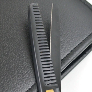 Tijera de salón de peluquería de acero inoxidable negro dorado profesional, tijera de corte de pelo elegante para salón de belleza con punta de hoja afilada - Product Image 4
