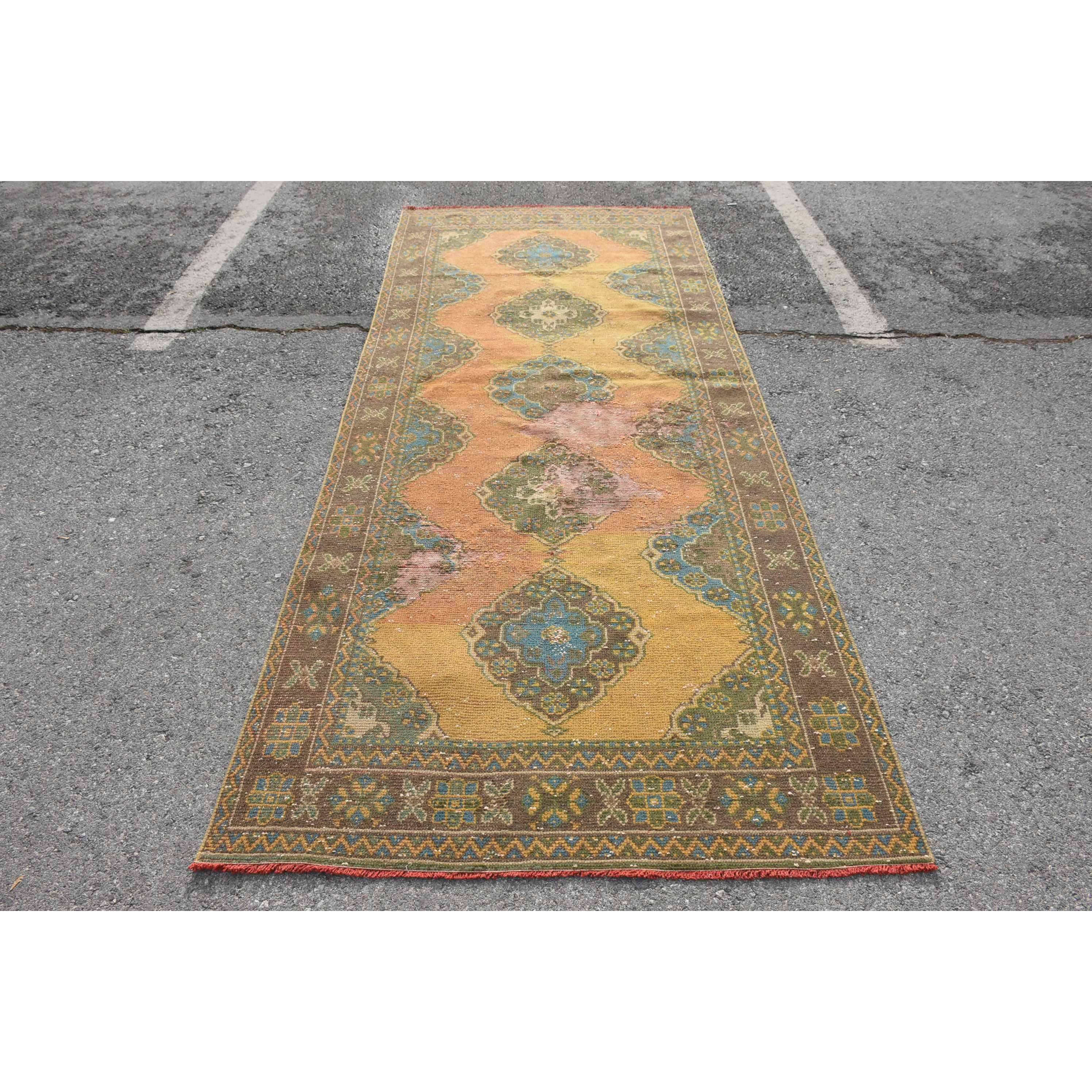 สีเหลือง