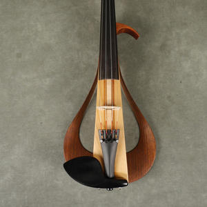 Violín Eléctrico Yamaha YEV-104 TBL, Diseño Ergonómico Ligero, Perfecto para Presentaciones en Vivo y Viajes - Product Image 4