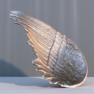 Bol décoratif en laiton en forme d'ailes modernes, élégant accent pour la maison, les événements, la table et les présentations festives, vente en gros en provenance d'Inde - Product Image 6