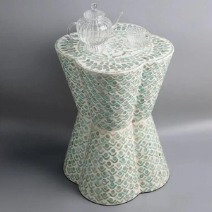 Tabouret/Table Moderne et Élégant avec Incrustations de Nacre, Table d'Appoint Artisanale de Luxe pour une Décoration Intérieure Haut de Gamme - Product Image 1