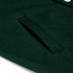 Chaqueta Varsity clásica unisex con cierre frontal de botón Chaqueta de béisbol gruesa y cálida con cuello acanalado y dobladillo - Product Image 4